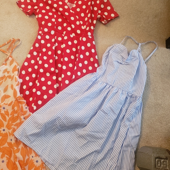 Closet clear out for dresses - smalls - Picture 3 of 6
